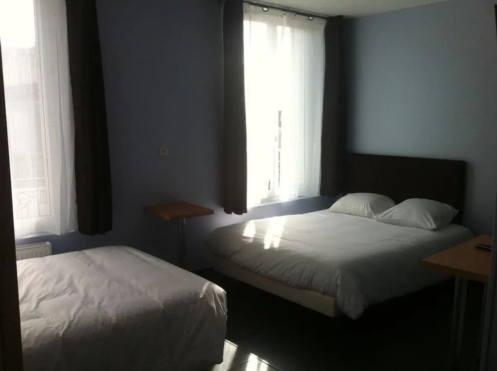 Hôtel Moderne - Photo 3