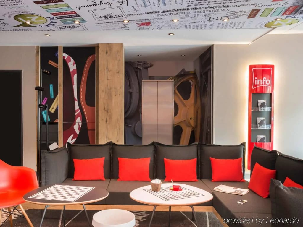 ibis Nantes Centre Gare Sud - Photo 2