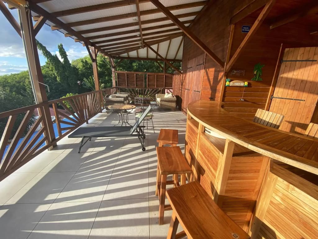Villa de 6 chambres a Pointe Noire a 150 m de la plage avec vue sur la mer piscine privee et jardin clos - Photo 5