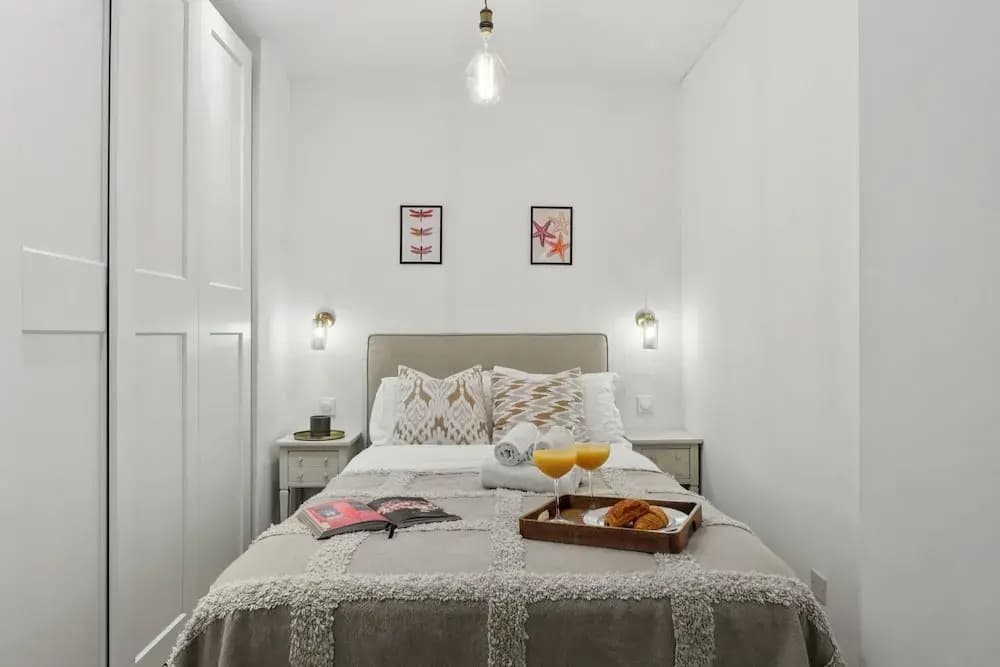 Classy 1BR - Elysee & Madeleine Area - Photo 3