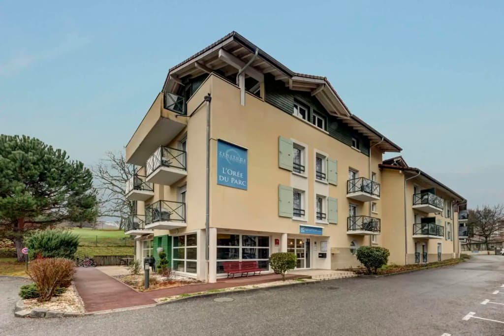 Comfort Aparthotel Divonne L'Oree du Parc - Photo 1