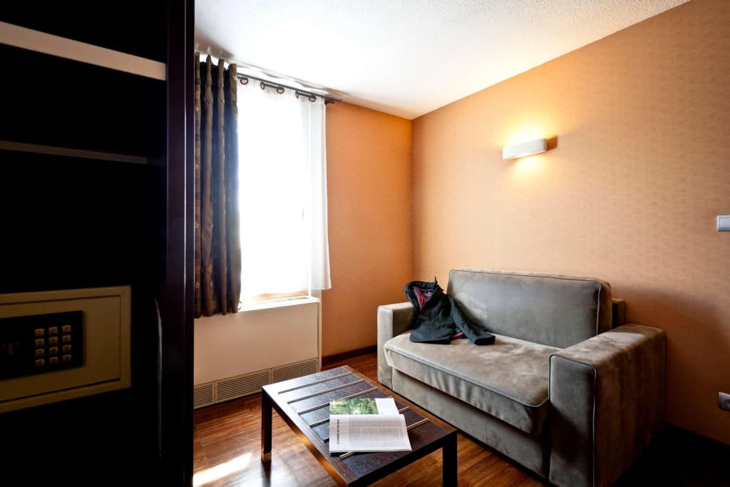 Kyriad Lyon Sud Saint Genis Laval - Photo 3