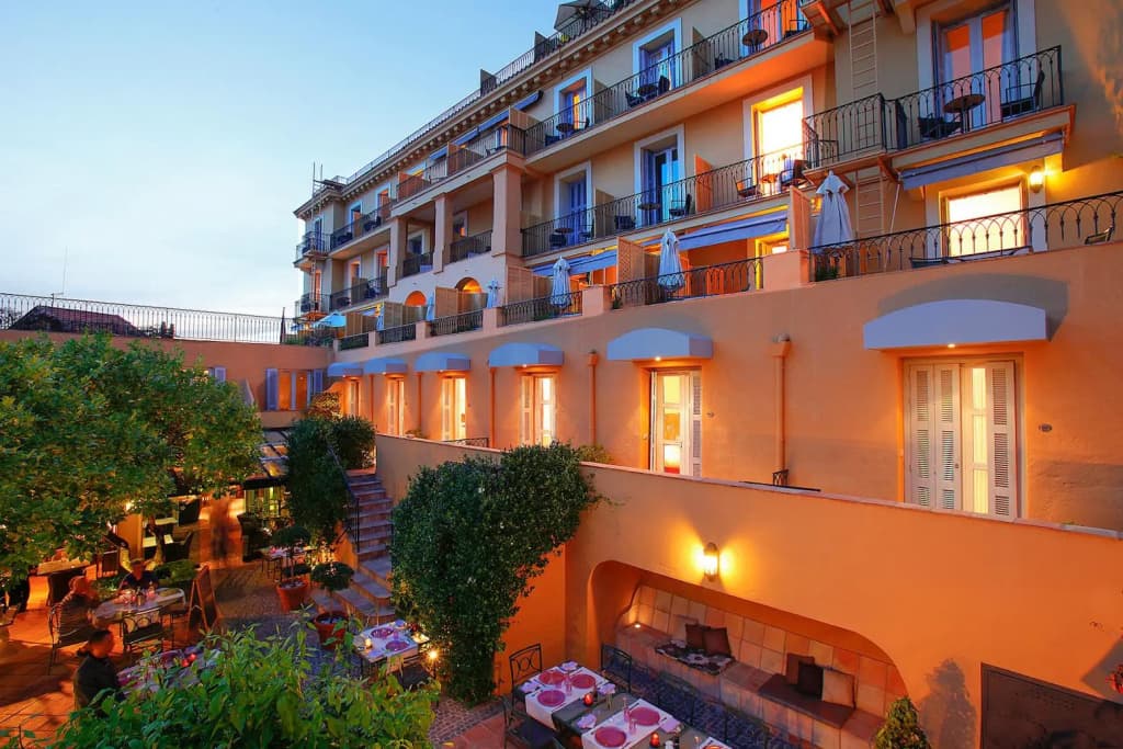 Hôtel La Pérouse Nice - Photo 1
