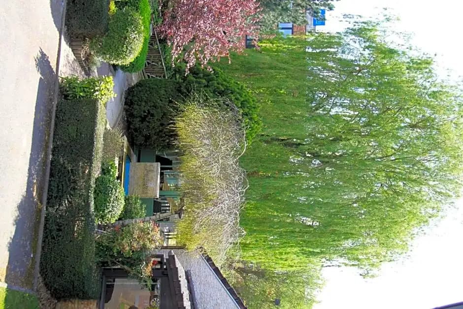 Logis l'hôtel Verrieres-le-Buisson - Photo 2