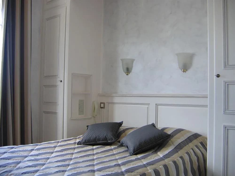 Hotel The Originals du Commerce Laval Est (ex Inter-Hotel) - Photo 4