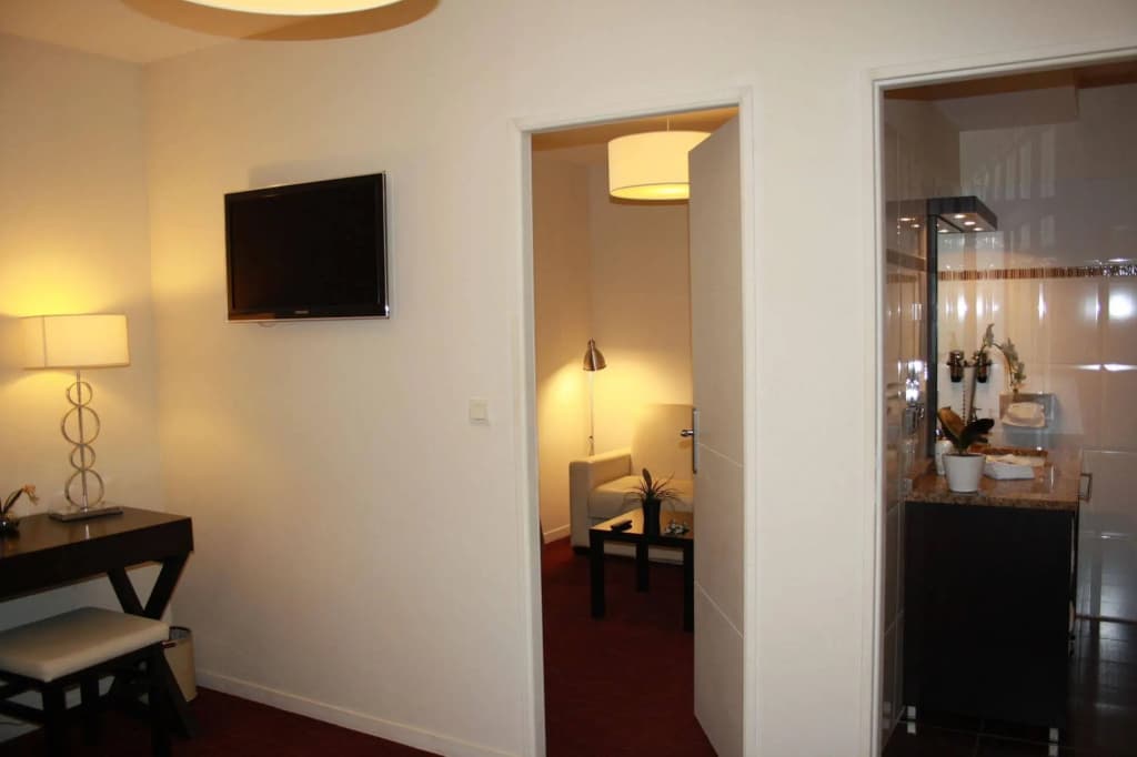 Hôtel Burgevin - Photo 4