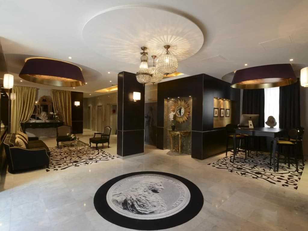 Hotel Le Versailles - Photo 2