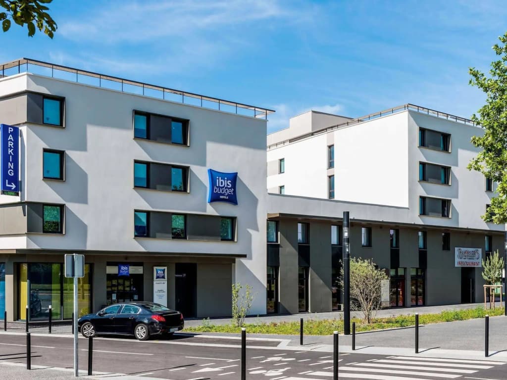 ibis budget Saint Quentin en Yvelines Velodrome - Photo 1