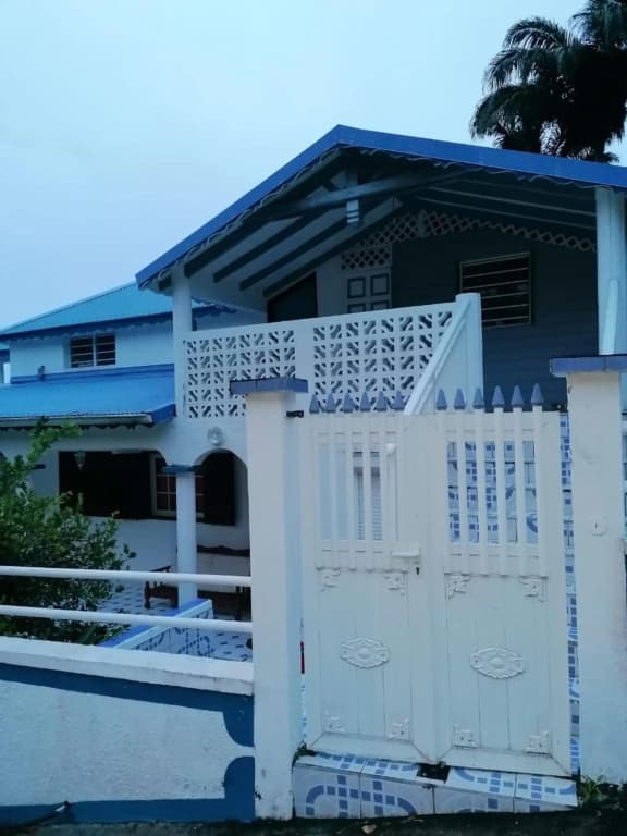 Appartement de 3 chambres avec vue sur la mer terrasse et wifi a Deshaies a 1 km de la plage - Photo 1