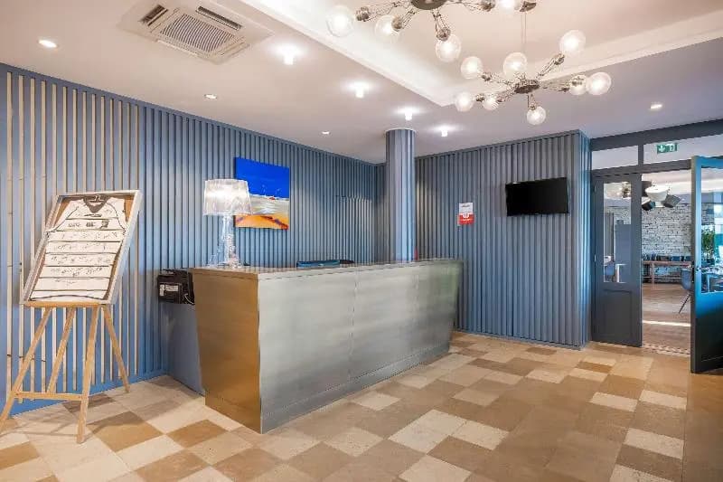 Hotel Les Flots - Chatelaillon Plage - Photo 2