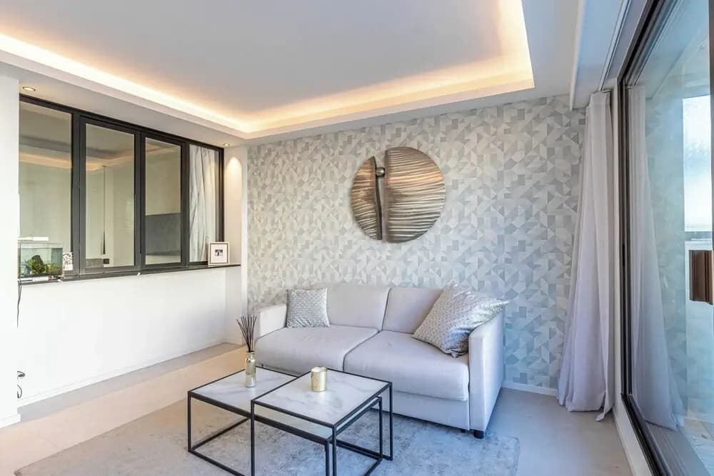 2 Room Apartment in Heart of Cannes+20m2 Terrace - Photo 3