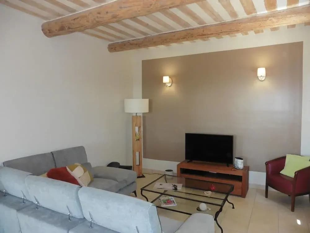 Pretty, Spacious Holiday Home With Private Pool - Photo 4