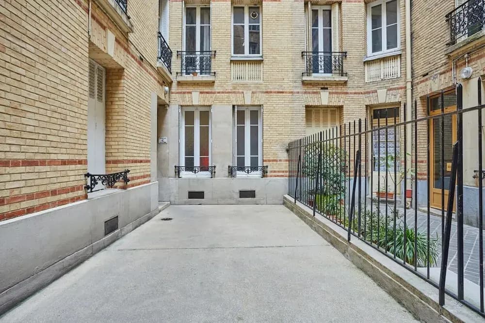 Superb Eiffel Tower Terrace Apartment - Photo 1