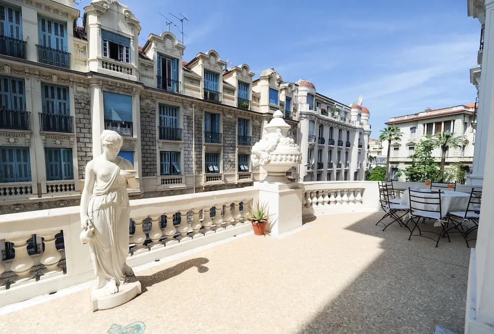 Royal Negresco - 5 Stars Holiday House - Photo 1