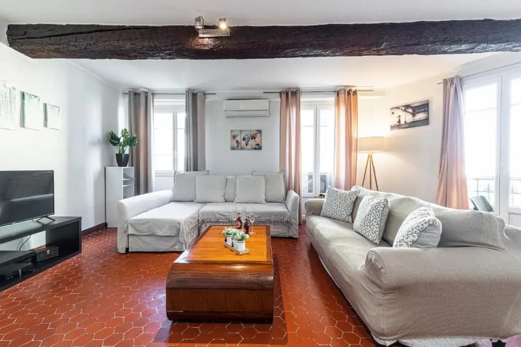 Large 3 Bdr Old Town - AC - Photo 3