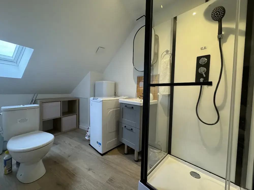 Modern Comfort in the Heart of Le Mans - Miniature 6