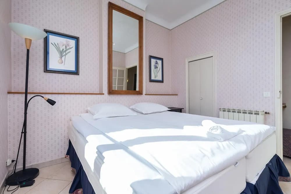 Three Bedroom two Bathroom Apartment in Center of Cannes on Quiet Street Minutes From the Palais - 2002 - Miniature 6