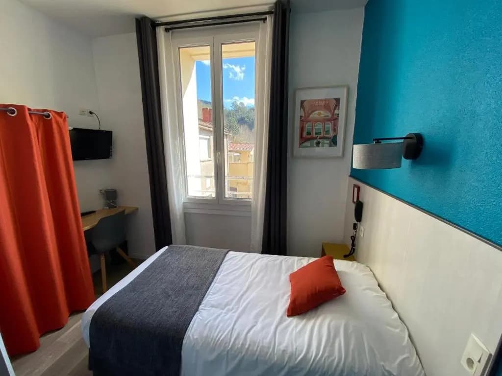 Rev Hotel - Photo 2