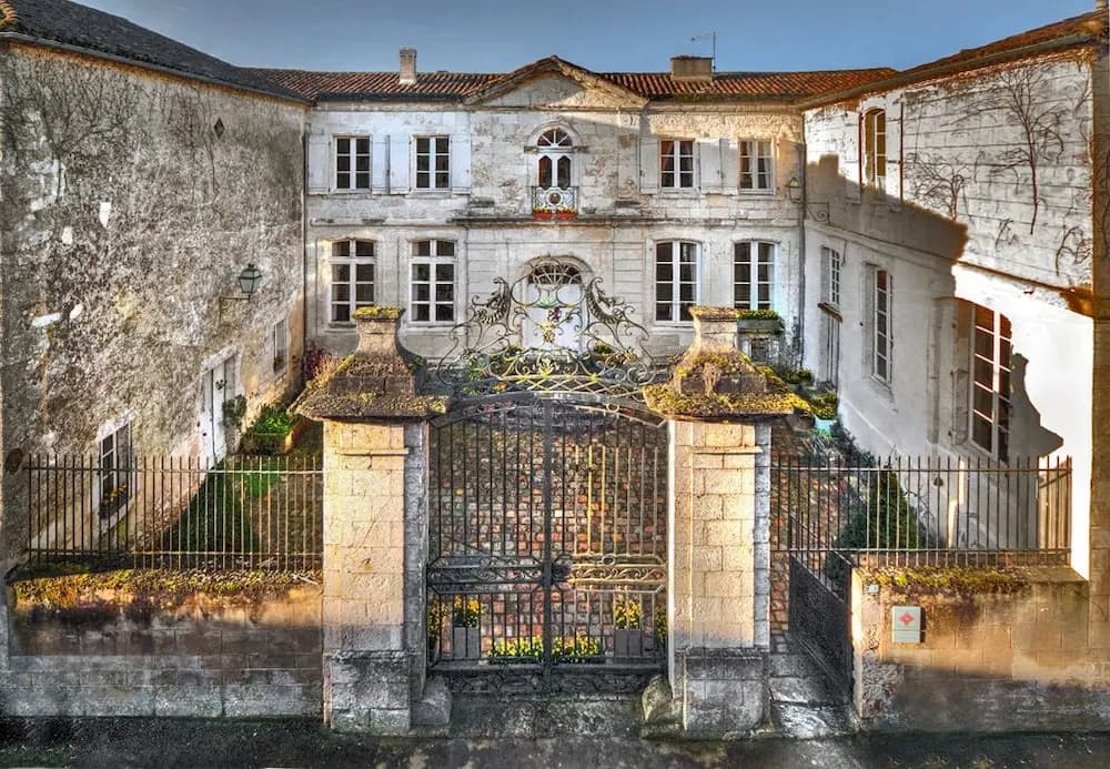 Hôtel de Cours de Thomazeau - Photo 1