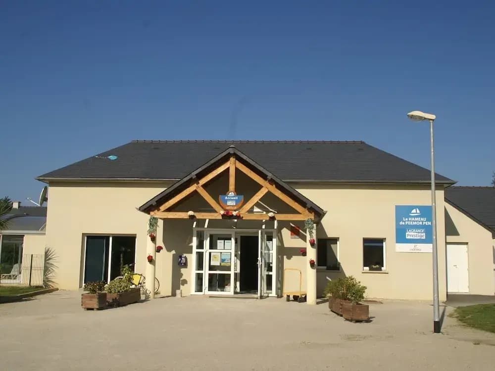 Pleasant Breton Holiday Home Near the bay of Douarnenez - Photo 1