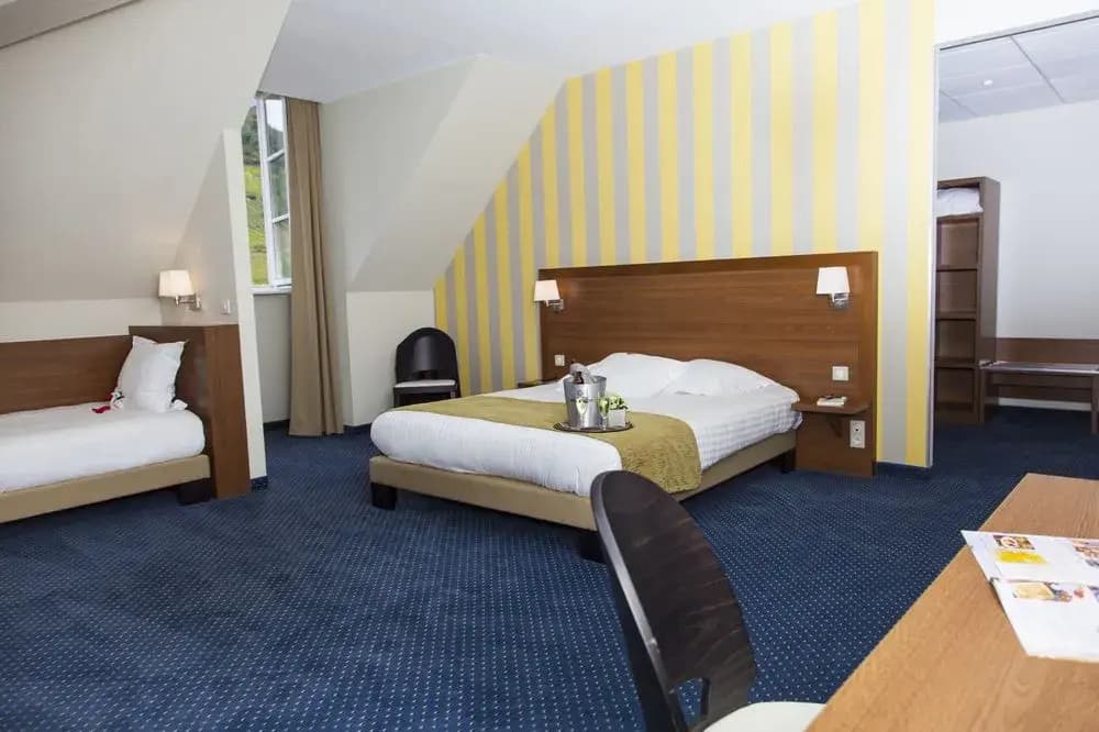 Hotel The Originals Colmar Haut Koenigsbourg Val-v - Photo 3