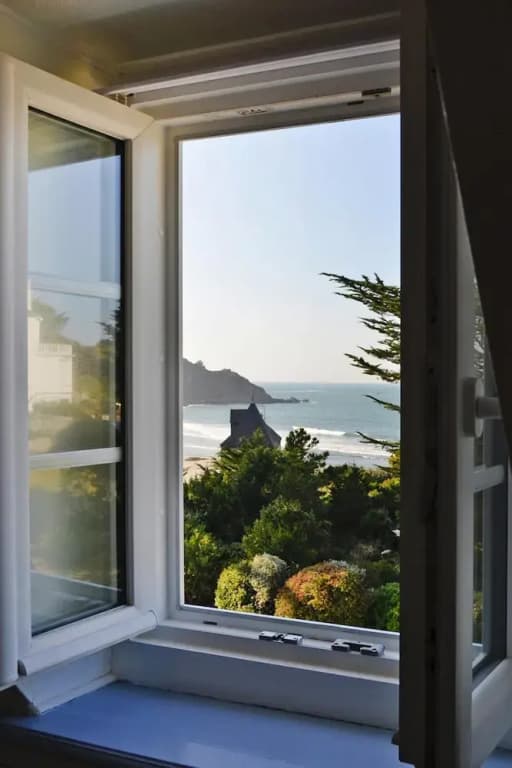 Locquirec Coastal Holiday Villa for 10 - Miniature 7