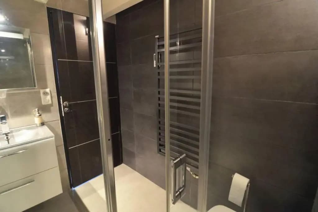 Duplex Elegant & Moderne - 3 chambres - Rooftop terrasse & Jacuzzi- Chélitz - Miniature 7