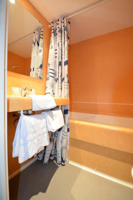 Hôtel Lux - Miniature 7