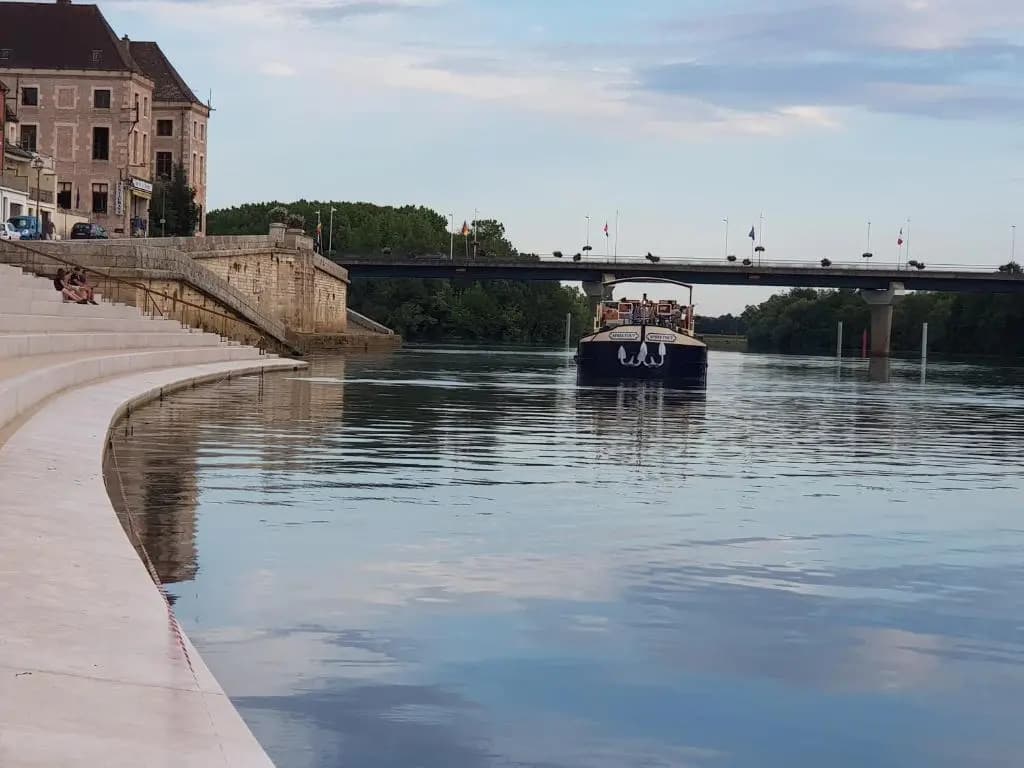 Cottage insolite option jacuzzi Seurre proche Beaune vue panoramique sur l'eau - Photo 4
