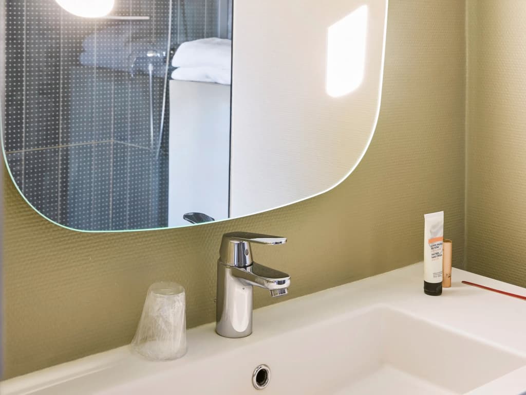 Ibis Paris Canal Saint Martin - Miniature 7