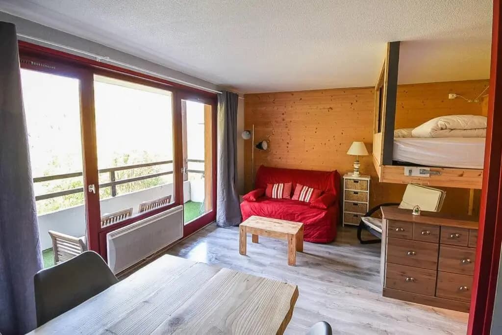 Le Relai S31 - Grand et lumineux studio avec coin montagne 4-6 pers, tout équipé, avec WIFI, à 30m des pistes avec un gran...