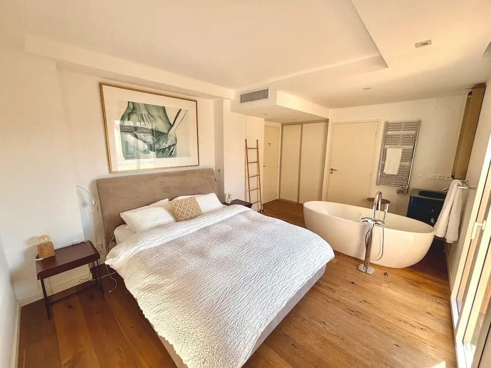 3 Bed Penthouse With Terrace Close to Beach- 2200 - Photo 3
