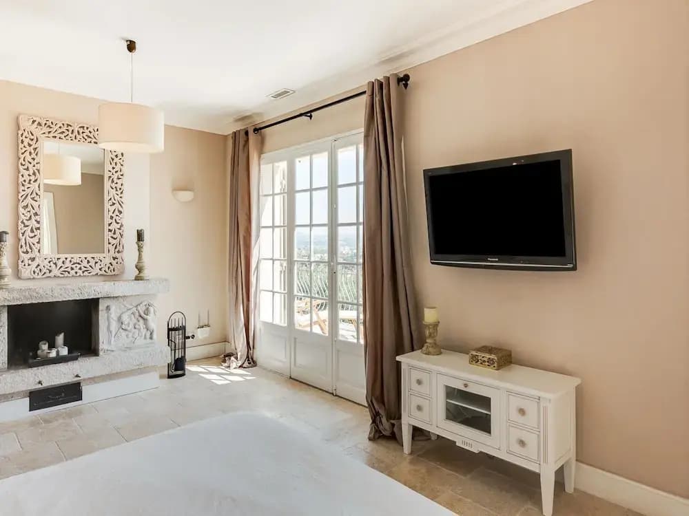 Mandelieu Villa With Rooftop - Photo 2