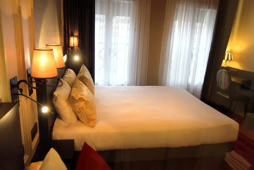 Hotel Le Montmartre Saint Pierre - Photo 2