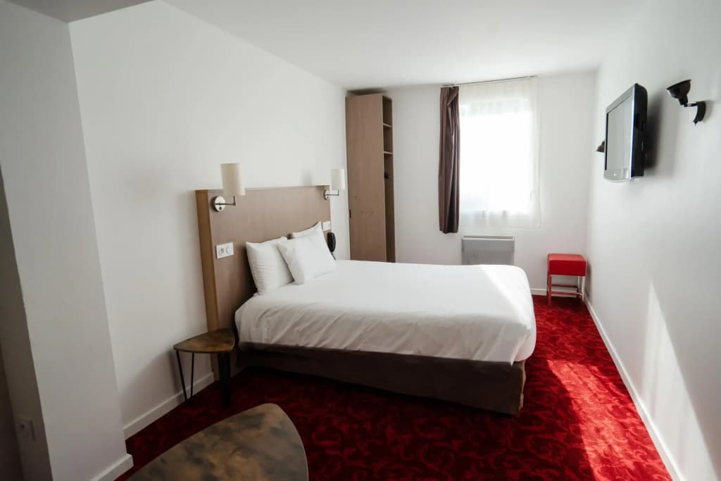 Brit Hotel Essentiel CHOLET - Photo 3