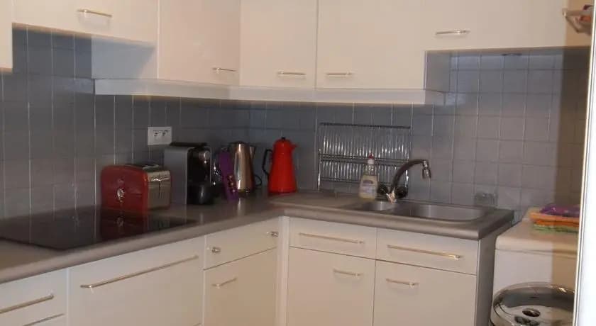 Velasquez Two Bedroom Apartment - Miniature 8
