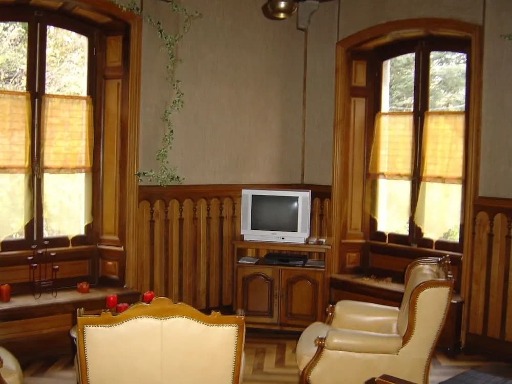 Beautiful Apartment in Saint-Prix with Swimming Pool - Photo 2