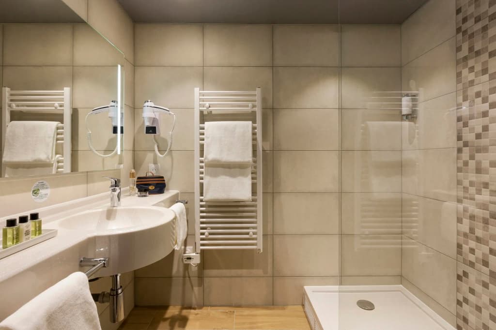 Hôtel Roi Soleil Prestige Plaisir - St Quentin - Miniature 8