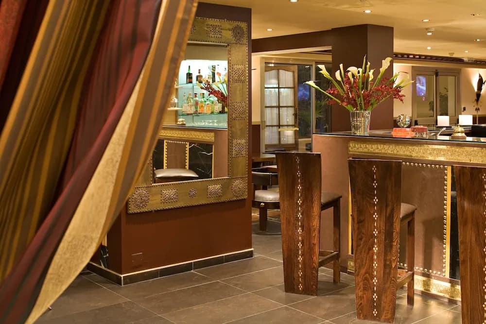 Hotel Beausejour - Photo 2
