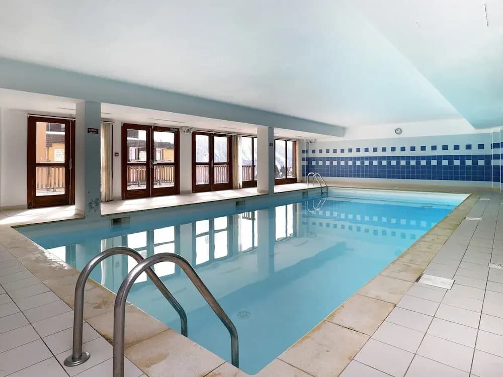 Apartment in France With Ski Access & Pool - Miniature 8