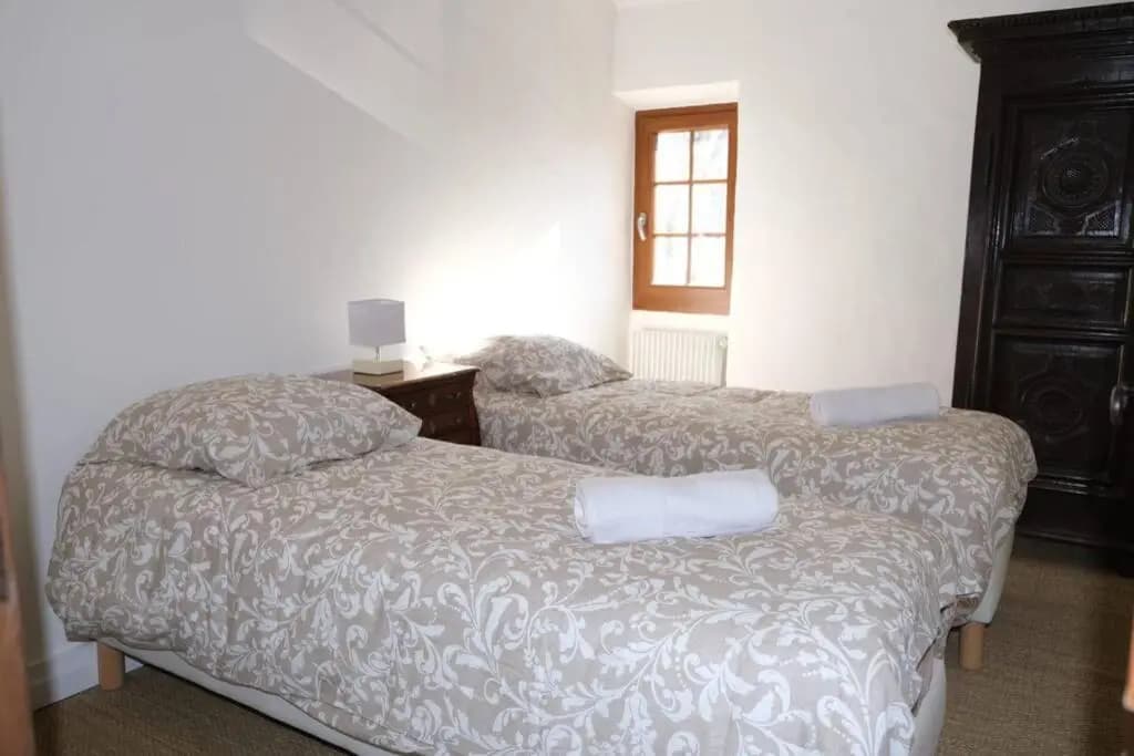 Typical mas provençal with swimming pool in a small hamlet near Mouriès in the Alpilles in Provence- 8 persons LS1-361 OUS...