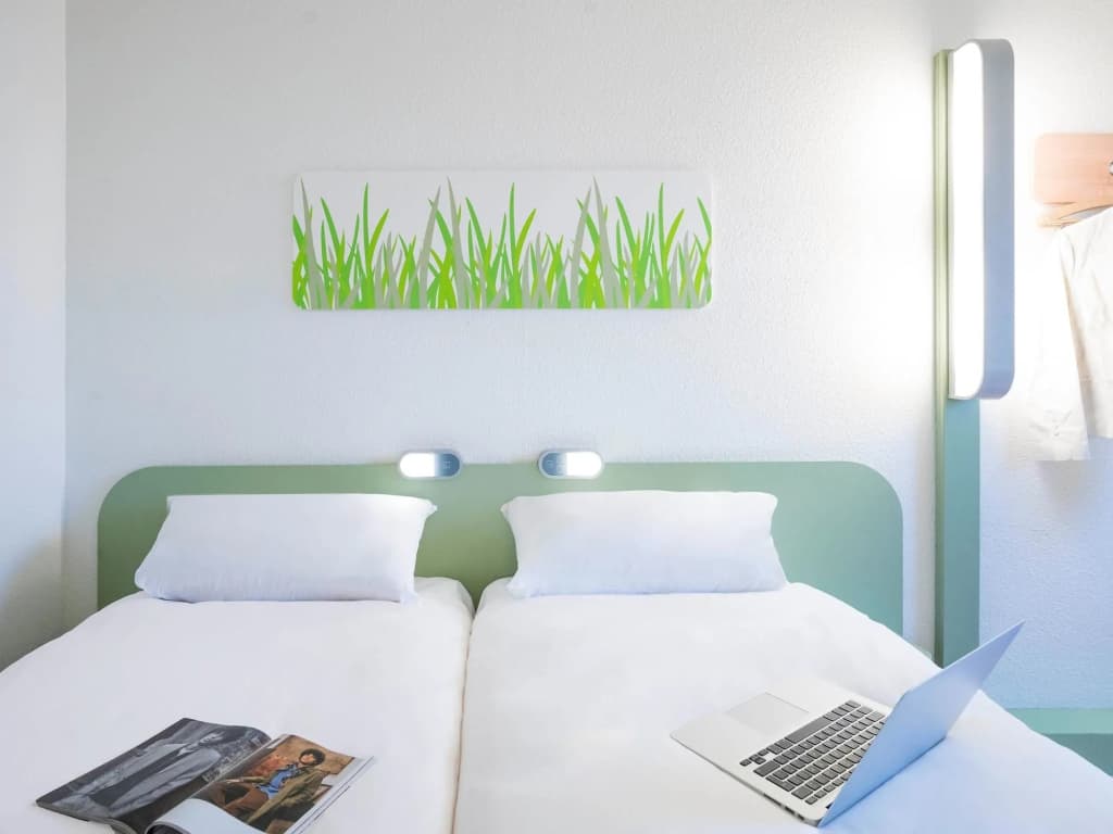 ibis budget Paris Porte de Montmartre Hotel - Miniature 8