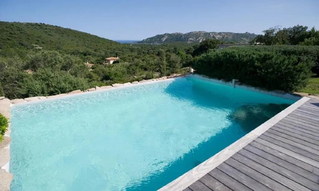 Belle bergerie avec piscine chauffee surplombant la baie de Santa Giulia - Photo 1