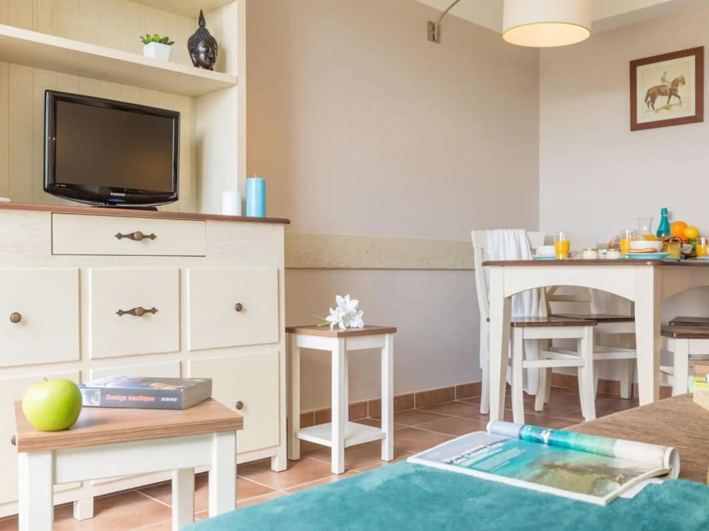 Apartment in Branville in a Nice Area - Photo 3