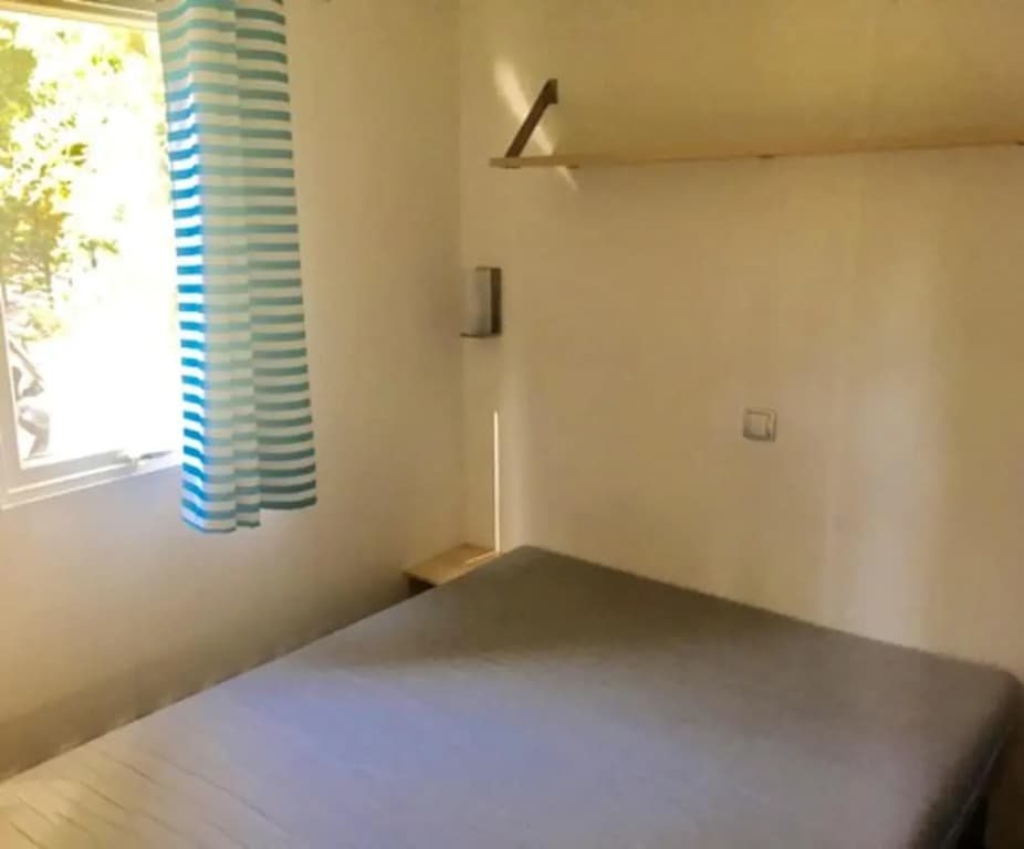 Bungalow with 3 Bedrooms in Saint-Jean-De-Monts, with Pool Access And Furnished Garden - 2 Km From the Beach - Photo 2