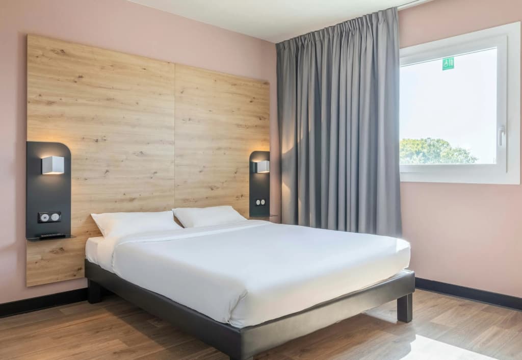B&B HOTEL Saint-Martin-de-Crau Alpilles Camargue - Photo 2