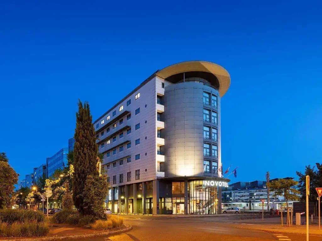 Novotel Tours Centre Gare - Photo 1