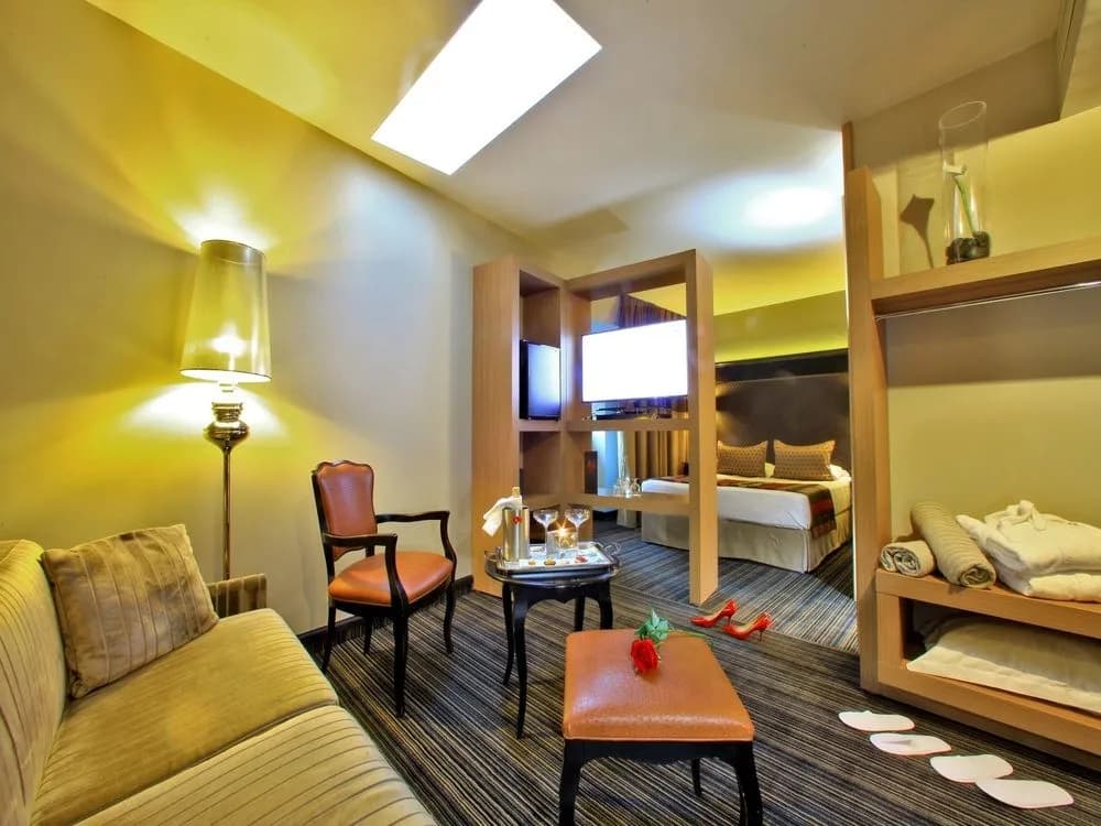 Plaza Madeleine Hotel & Spa - Photo 3