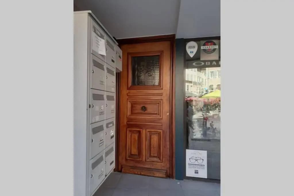 Cœur de Ville Au 1er 66m2, Vu Sur la Place - Photo 3