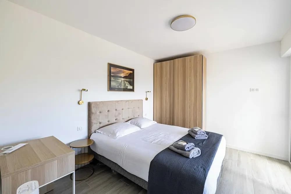 Elegance and Serenity With Terrace, View & A/C - Photo 1